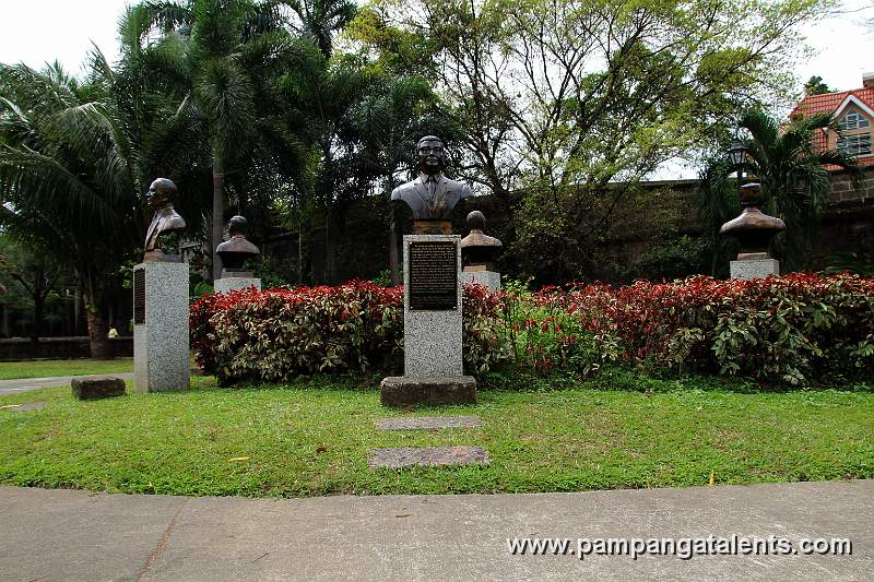Thanat Khoman Statue in Puerta del Parian