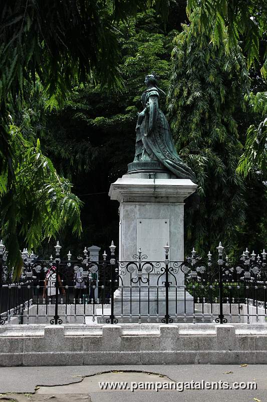 Side view of the Staue of Queen Isabel II of Spain in Intramuros