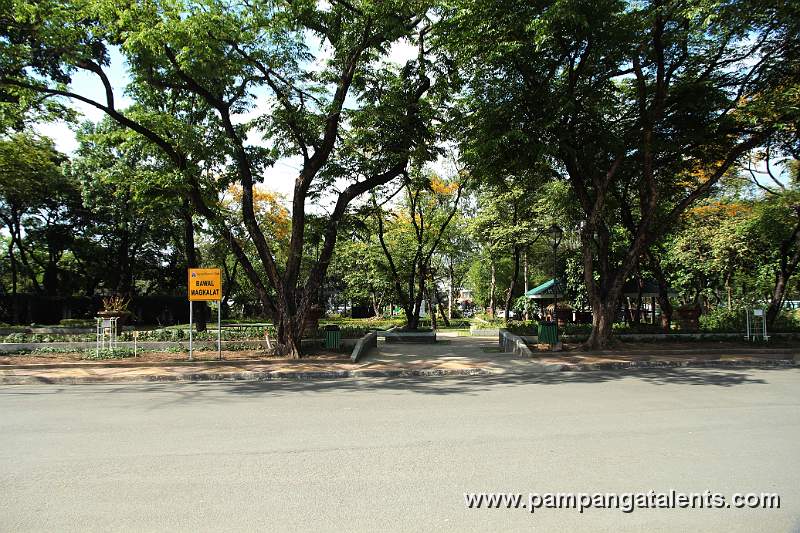 No Littering Sign along the Side Walk inside the Park in Quezon Memorial Circle in Quezon City.